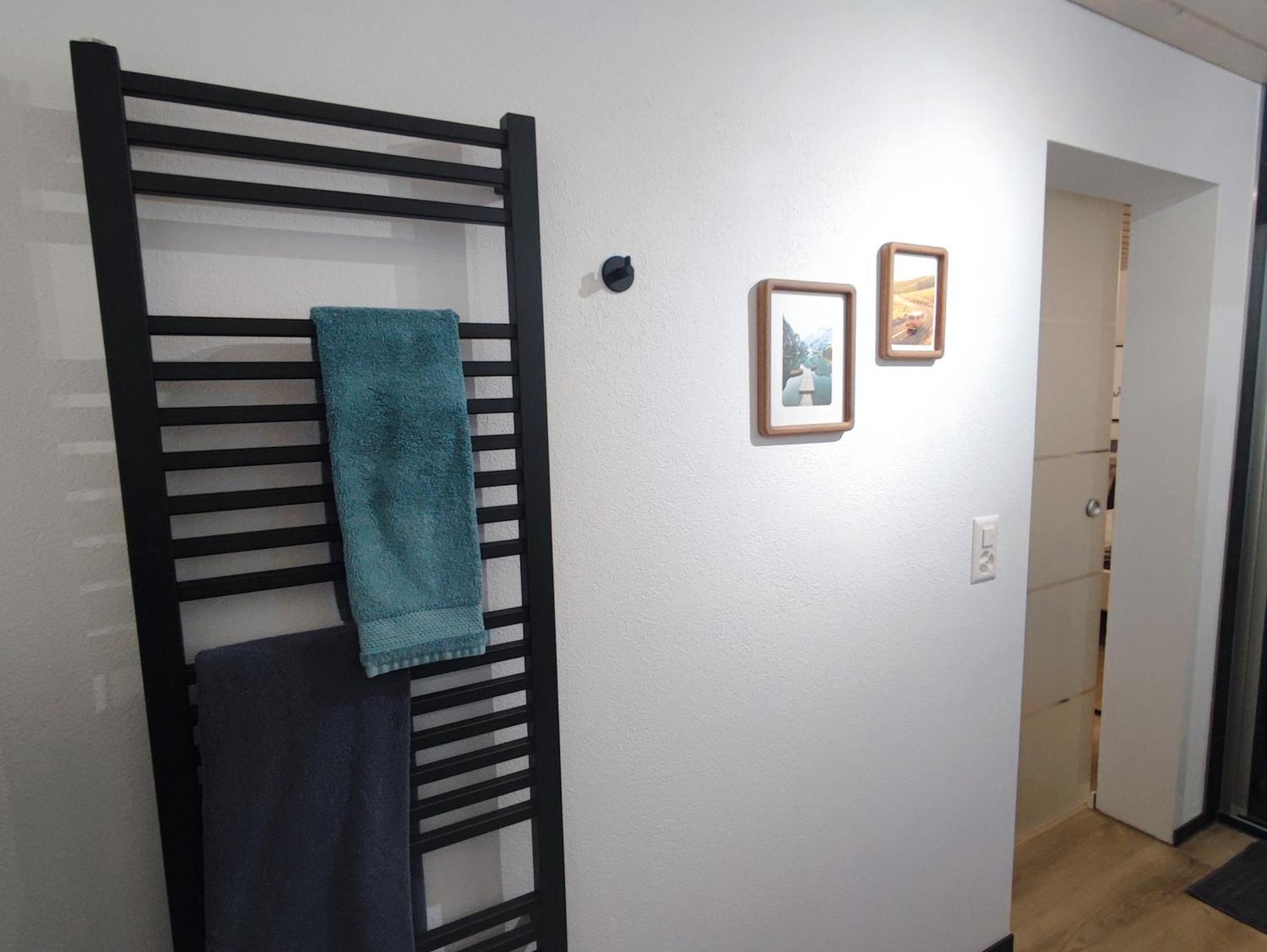 Kleine Auszeit - 2-Zimmer Ferienwohnung Spiez Exterior foto