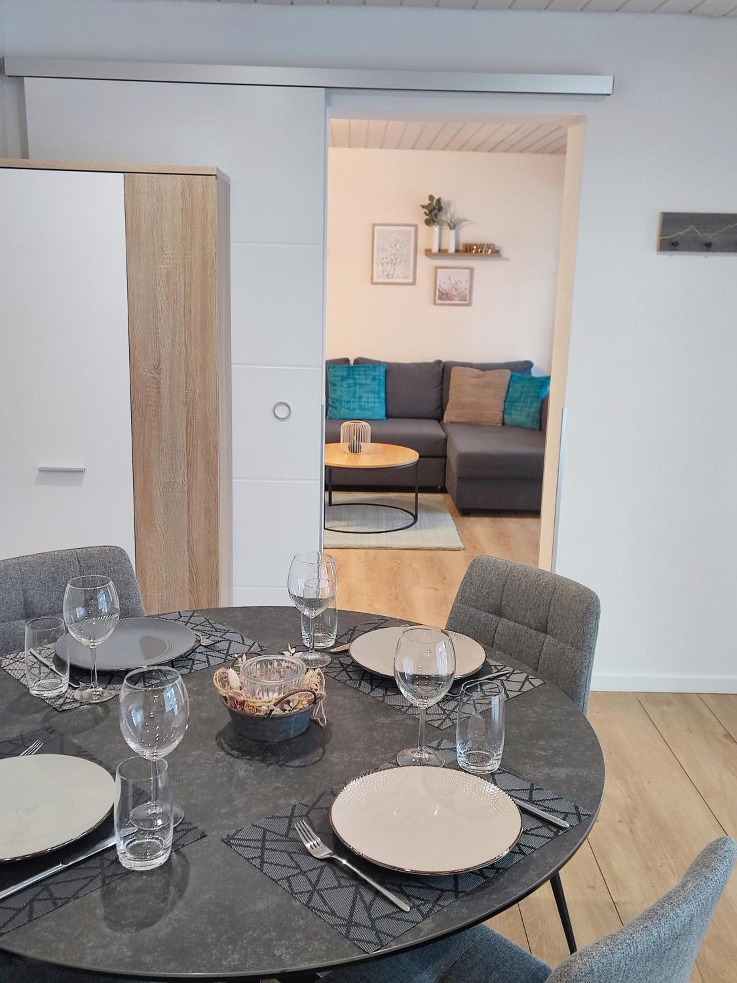 Kleine Auszeit - 2-Zimmer Ferienwohnung Spiez Exterior foto
